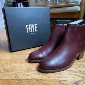NWT Frye Carson 2 Piping Bootie in Merlot 9.5